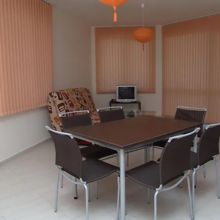 съни бей Apartman *