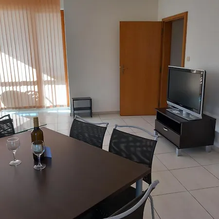 съни бей Apartman *