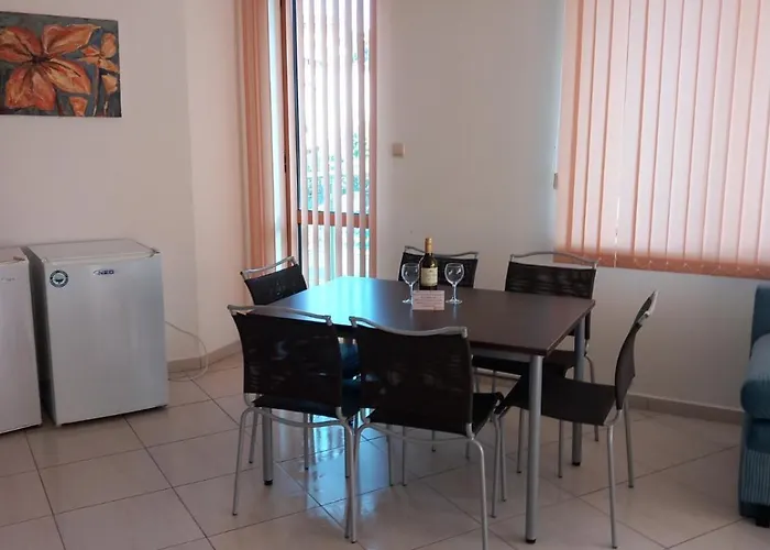 съни бей Apartman *